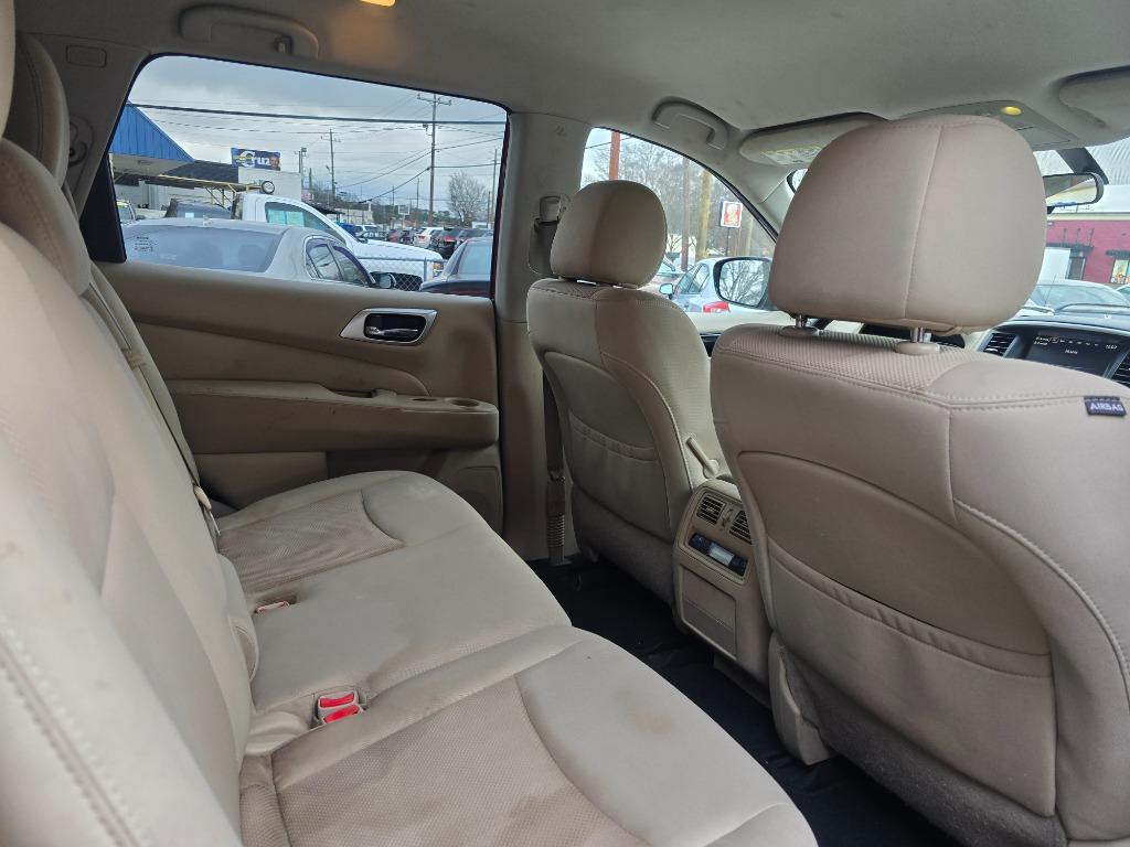 2017 Nissan Pathfinder Platinum photo