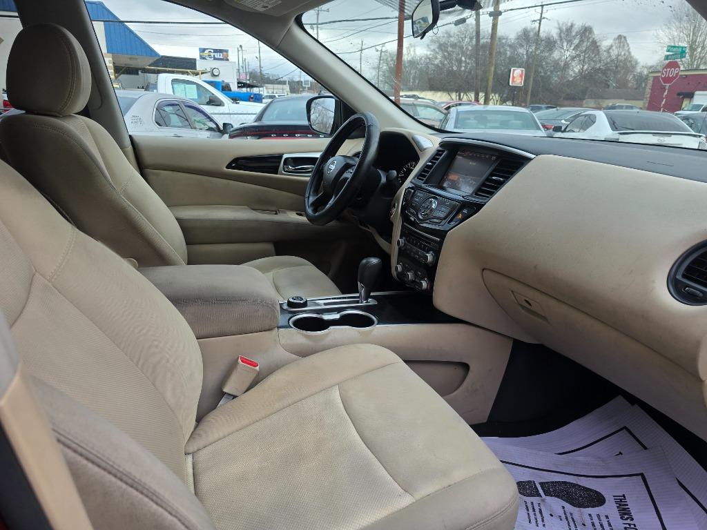 2017 Nissan Pathfinder Platinum photo