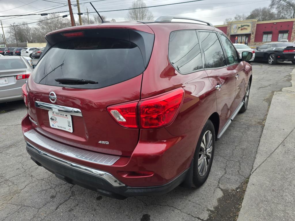 2017 Nissan Pathfinder Platinum photo