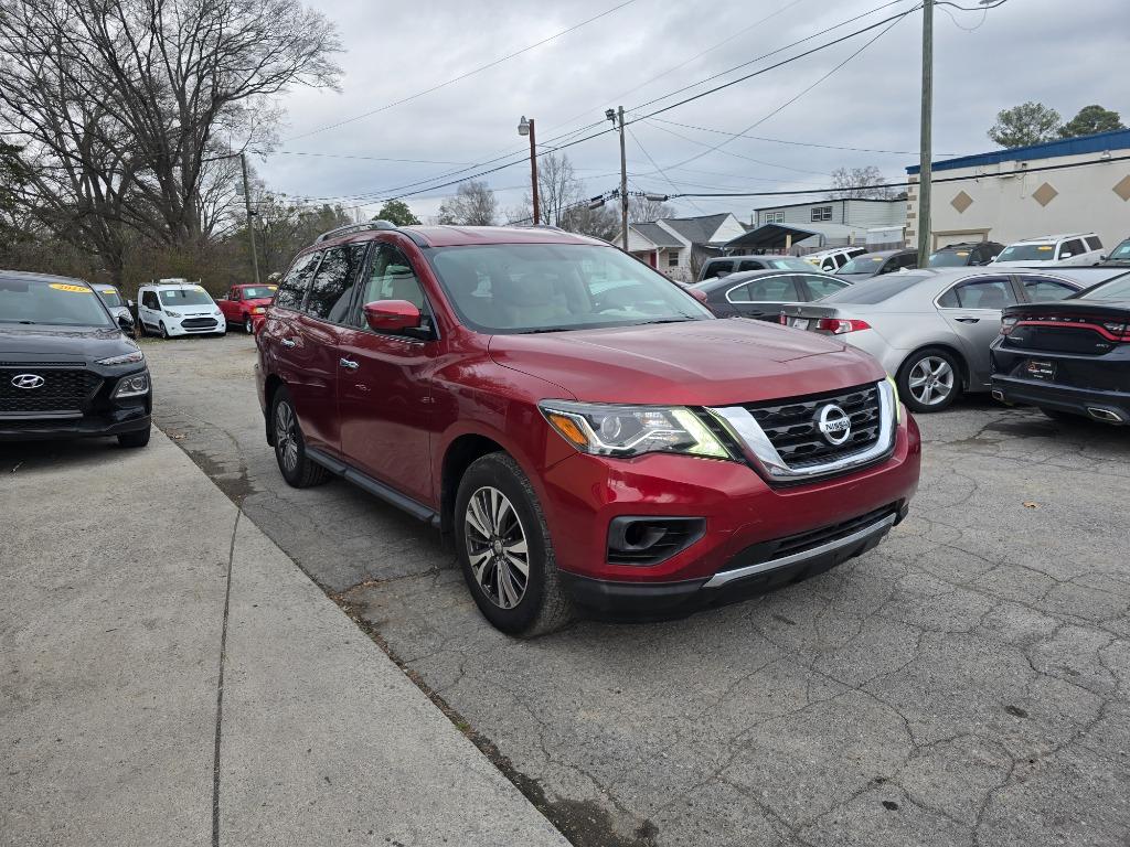2017 Nissan Pathfinder Platinum photo