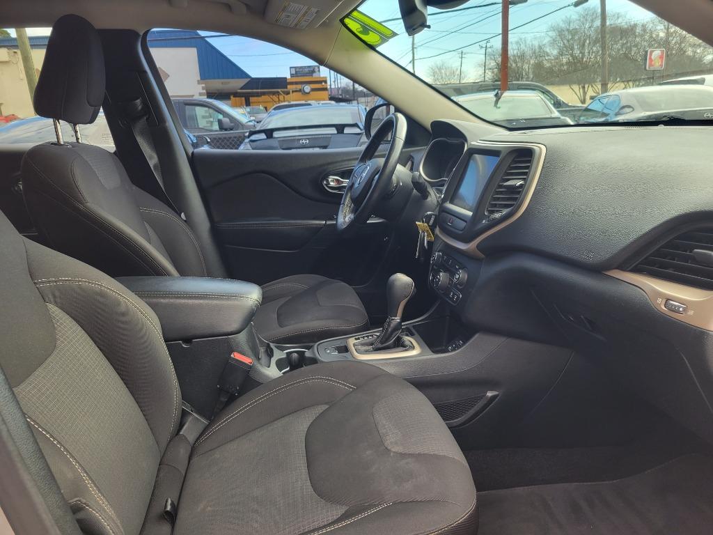 2015 Jeep Cherokee - $11,995