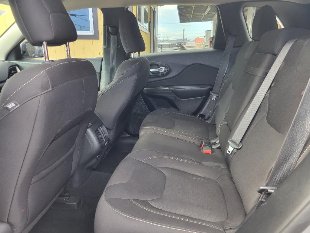 2015 Jeep Cherokee - $11,995