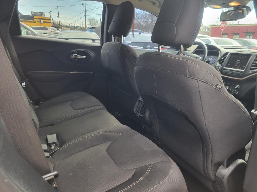 2015 Jeep Cherokee - $11,995