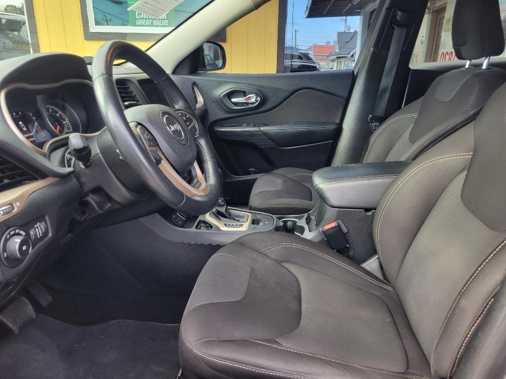 2015 Jeep Cherokee - $11,995