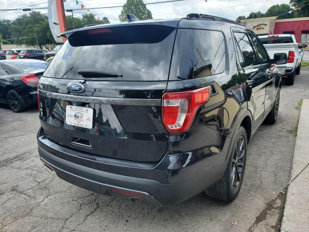 2017 Ford Explorer XLT photo
