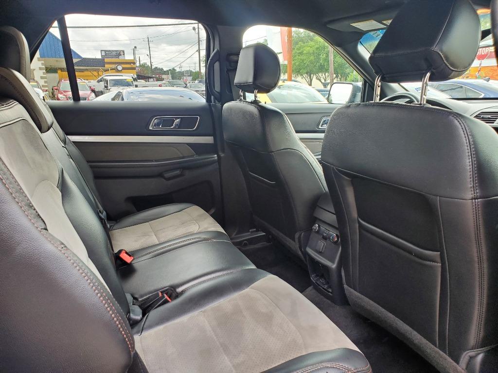 2017 Ford Explorer XLT photo