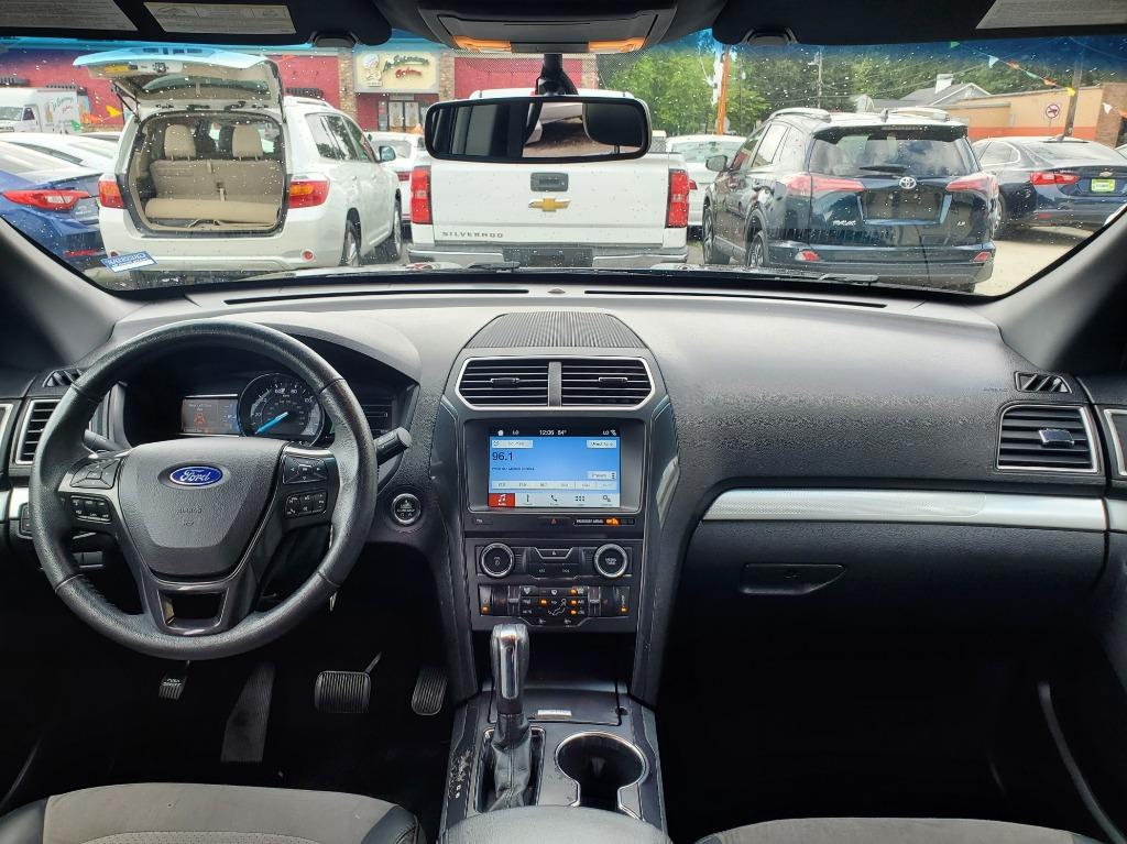 2017 Ford Explorer XLT photo