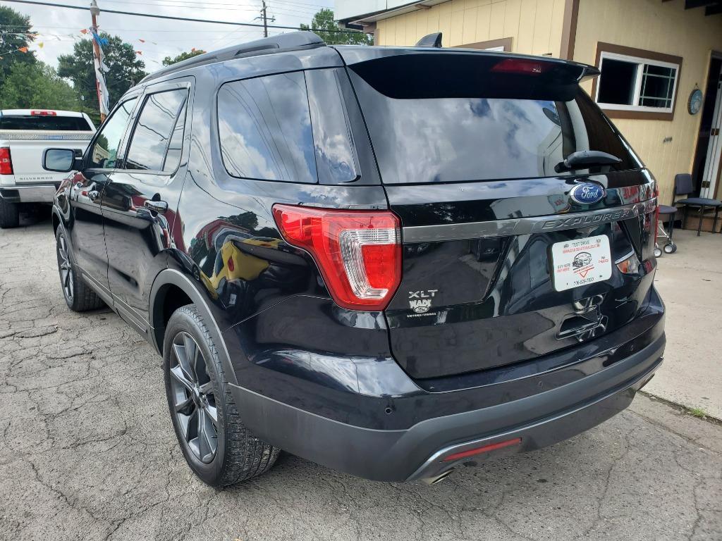 2017 Ford Explorer XLT photo