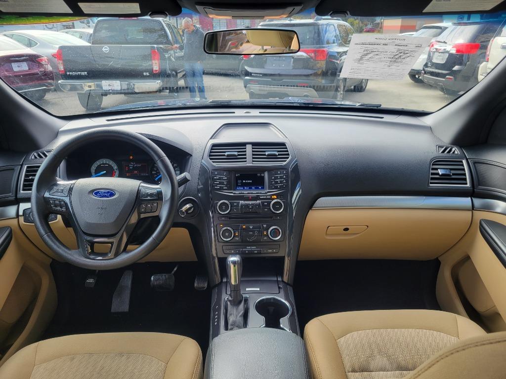 2017 Ford Explorer  photo