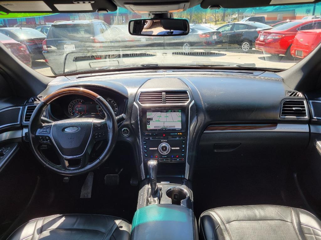 2016 Ford Explorer Platinum photo
