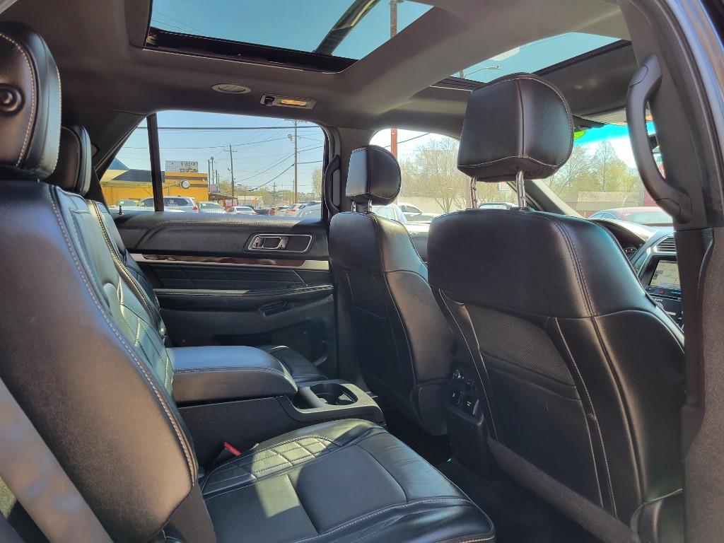 2016 Ford Explorer Platinum photo