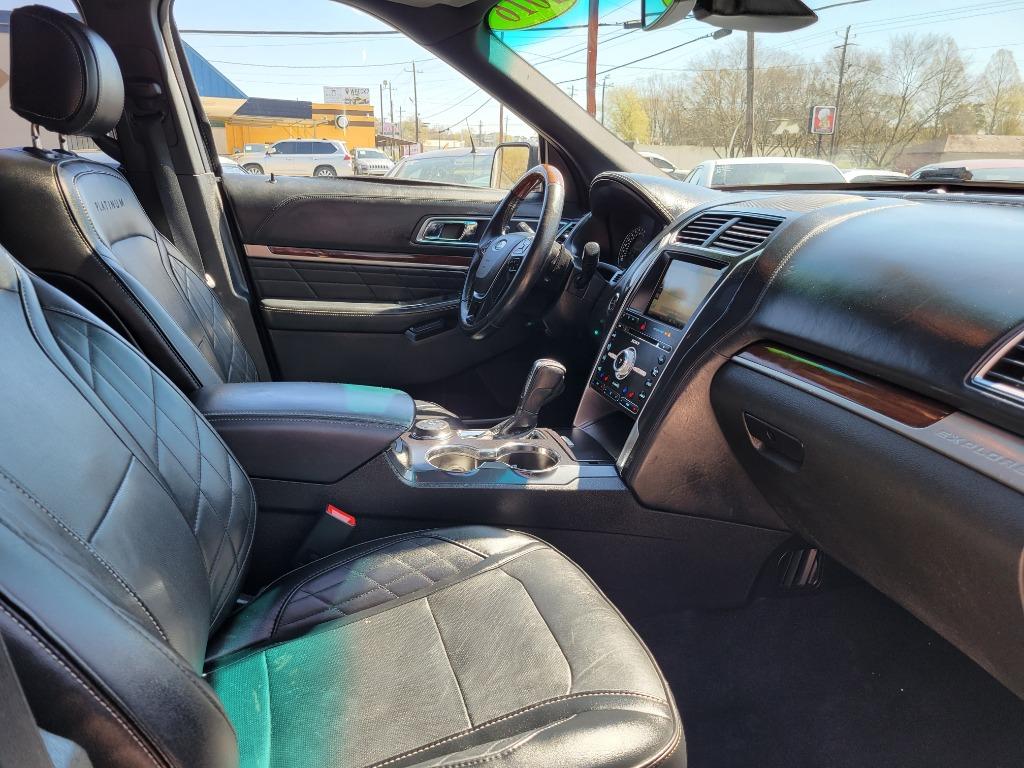 2016 Ford Explorer Platinum photo