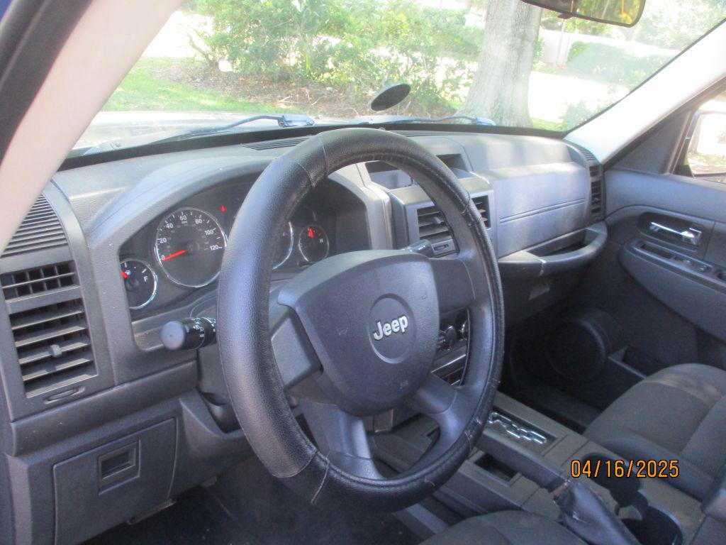 2009 Jeep Liberty Sport photo
