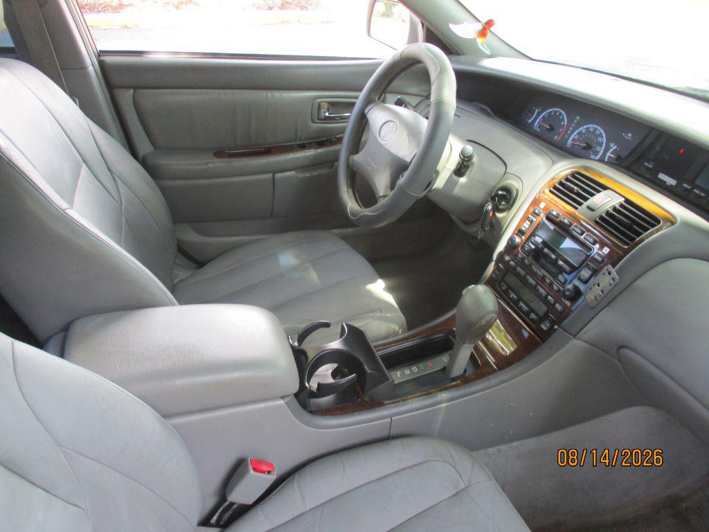 2001 Toyota Avalon - $2,995