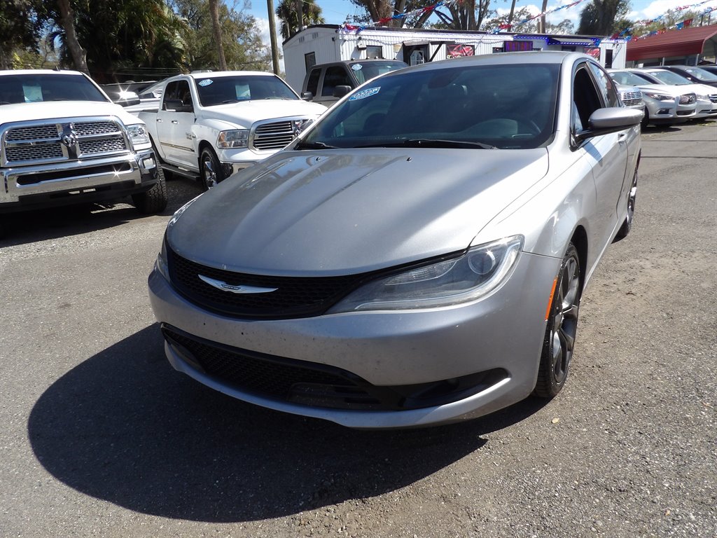 2015 Chrysler 200 - $6,500