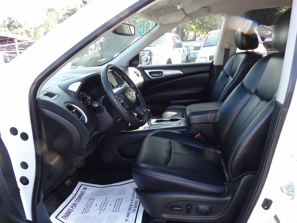 2019 Nissan Pathfinder - $13,900