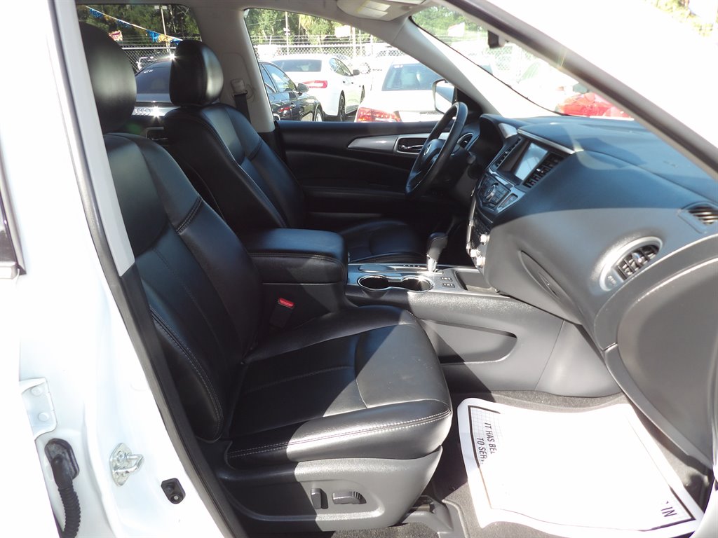 2019 Nissan Pathfinder - $13,900