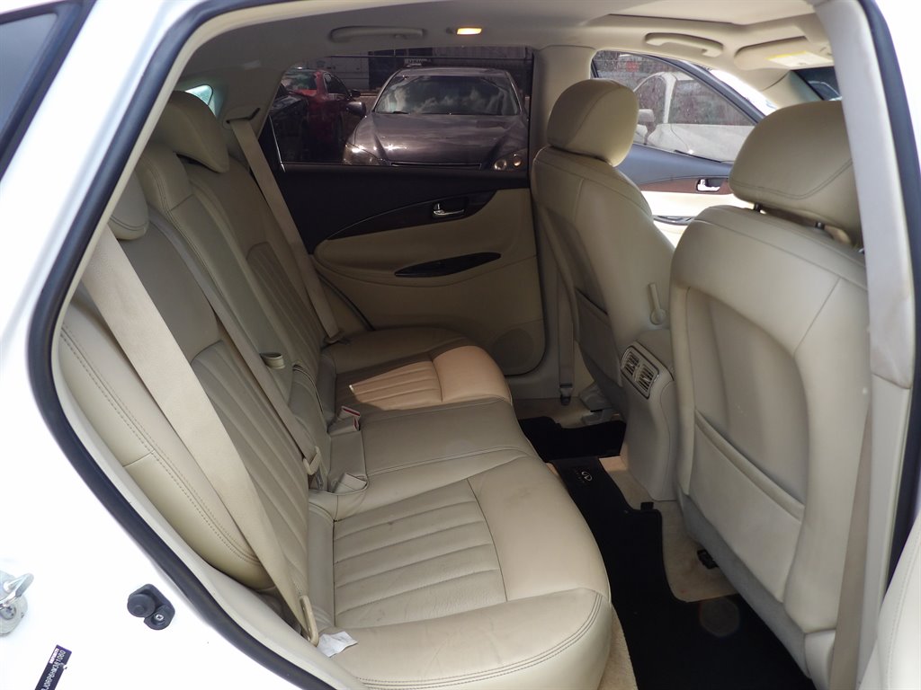 2017 INFINITI QX50 - $8,400