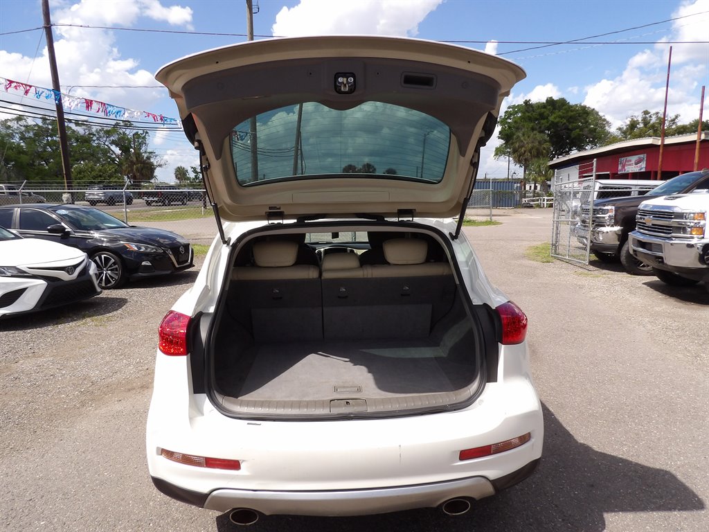 2017 INFINITI QX50 - $8,400