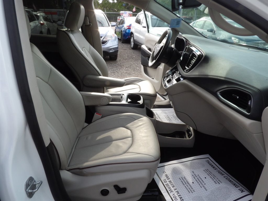 2020 Chrysler Pacifica - $15,999