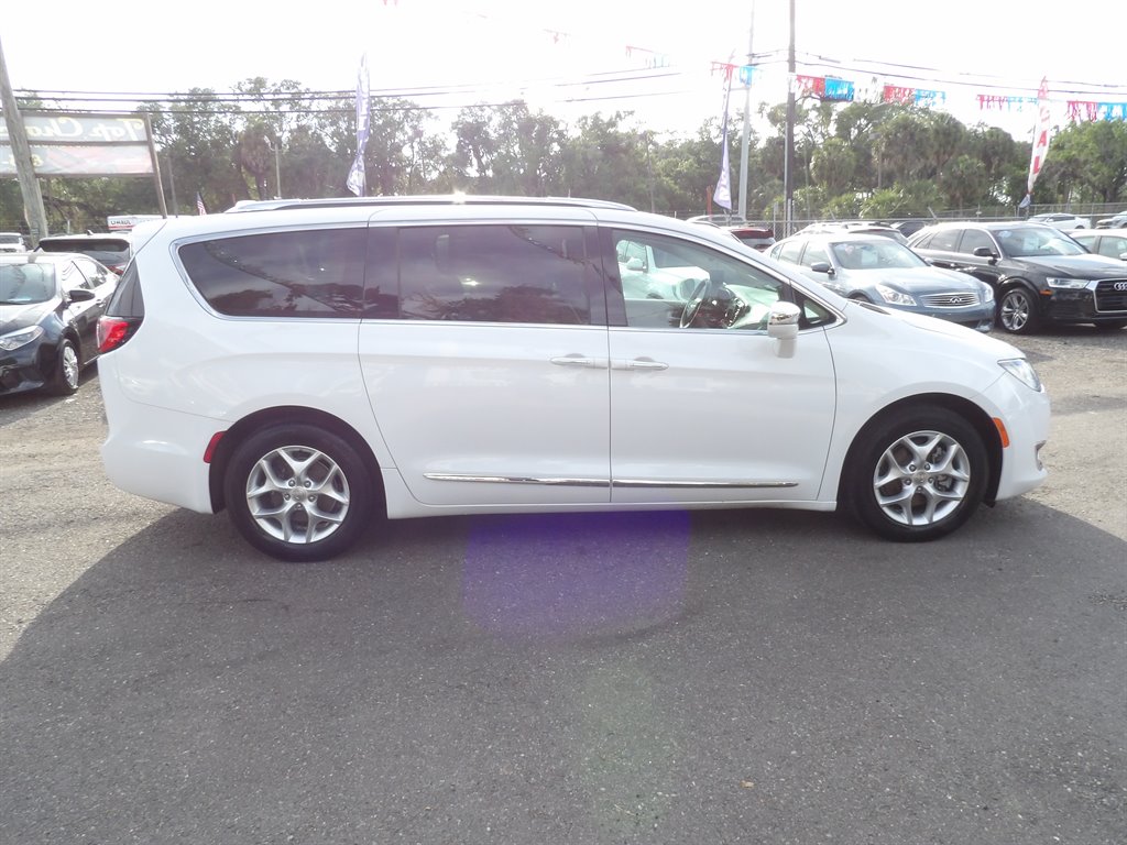 2020 Chrysler Pacifica - $15,999