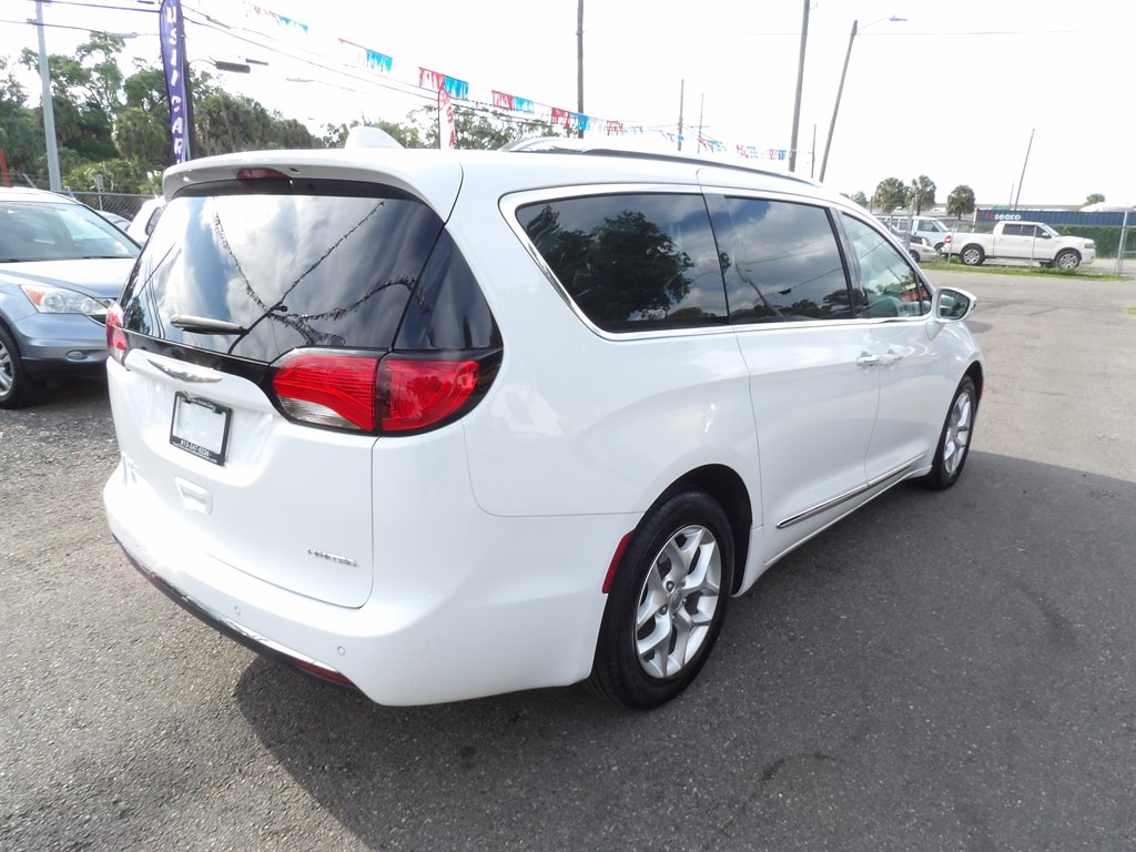 2020 Chrysler Pacifica - $15,999