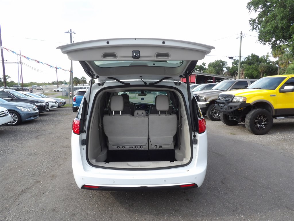 2020 Chrysler Pacifica - $15,999