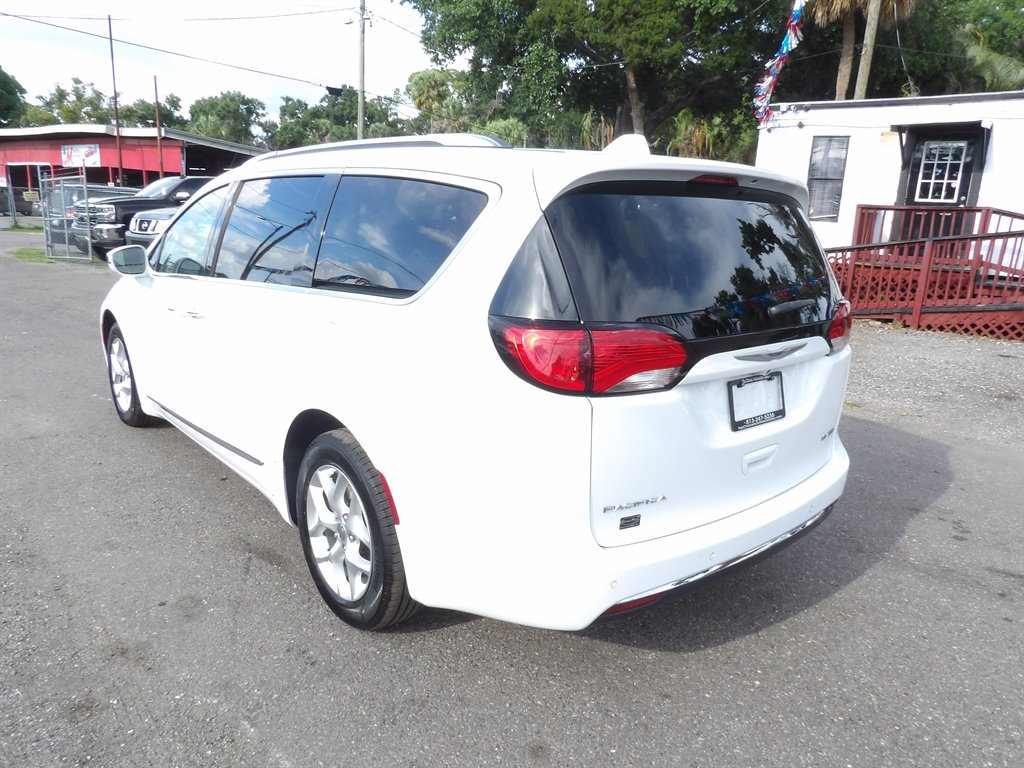 2020 Chrysler Pacifica - $15,999