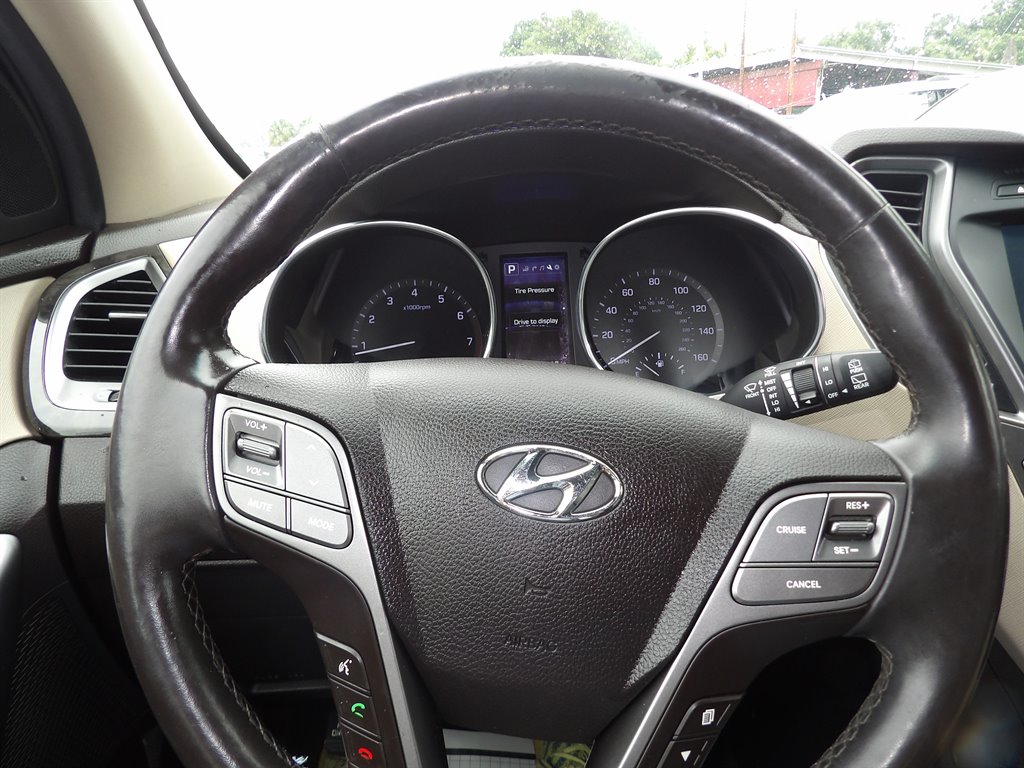 2017 Hyundai Santa Fe - $10,999