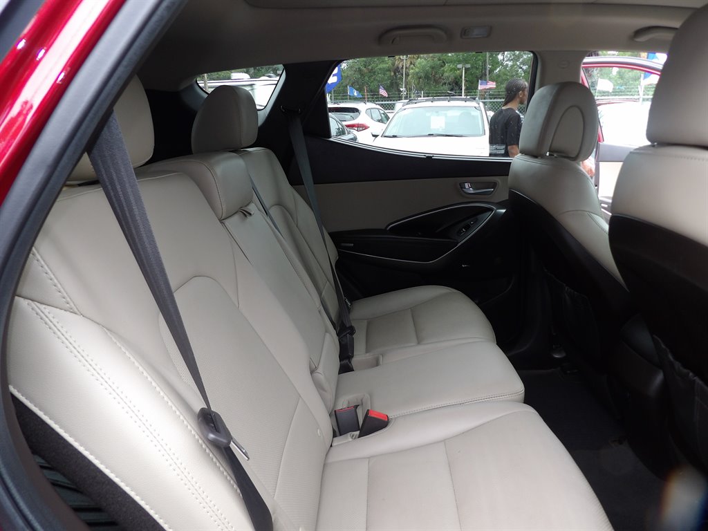 2017 Hyundai Santa Fe - $10,999