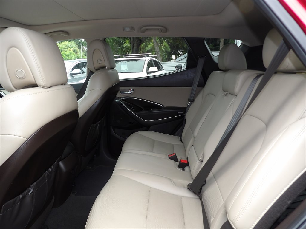 2017 Hyundai Santa Fe - $10,999