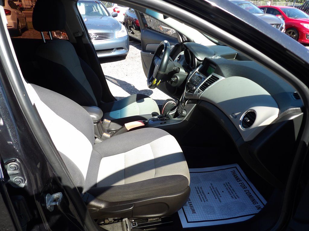 2013 Chevrolet Cruze - $3,000