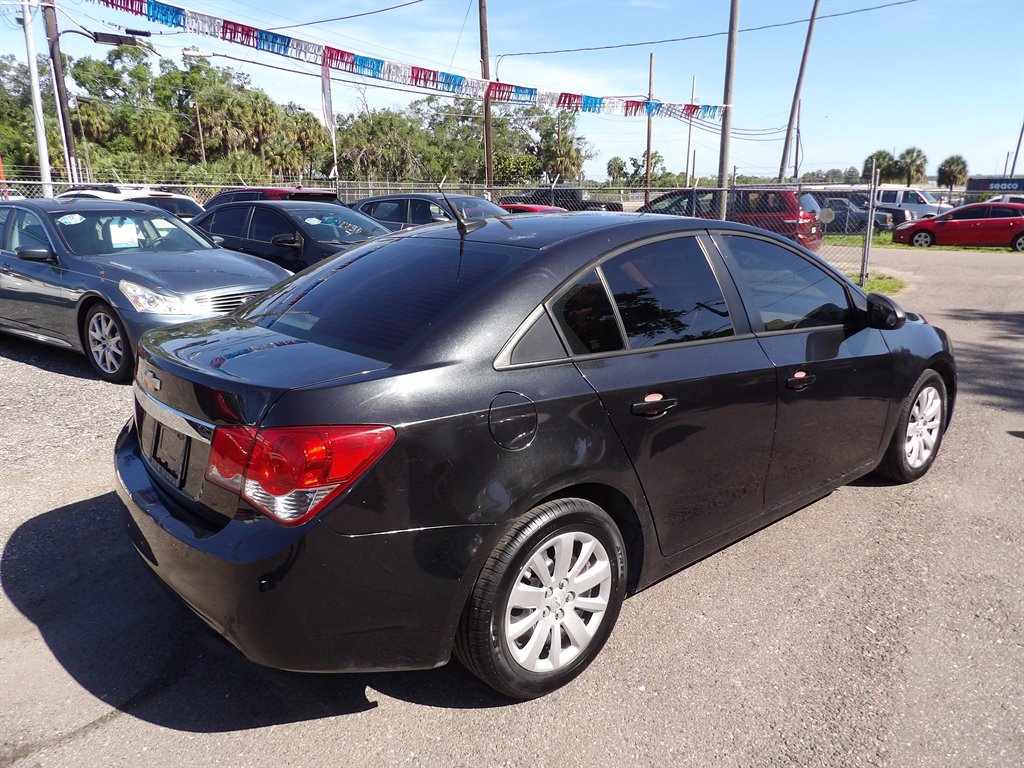 2013 Chevrolet Cruze - $3,000