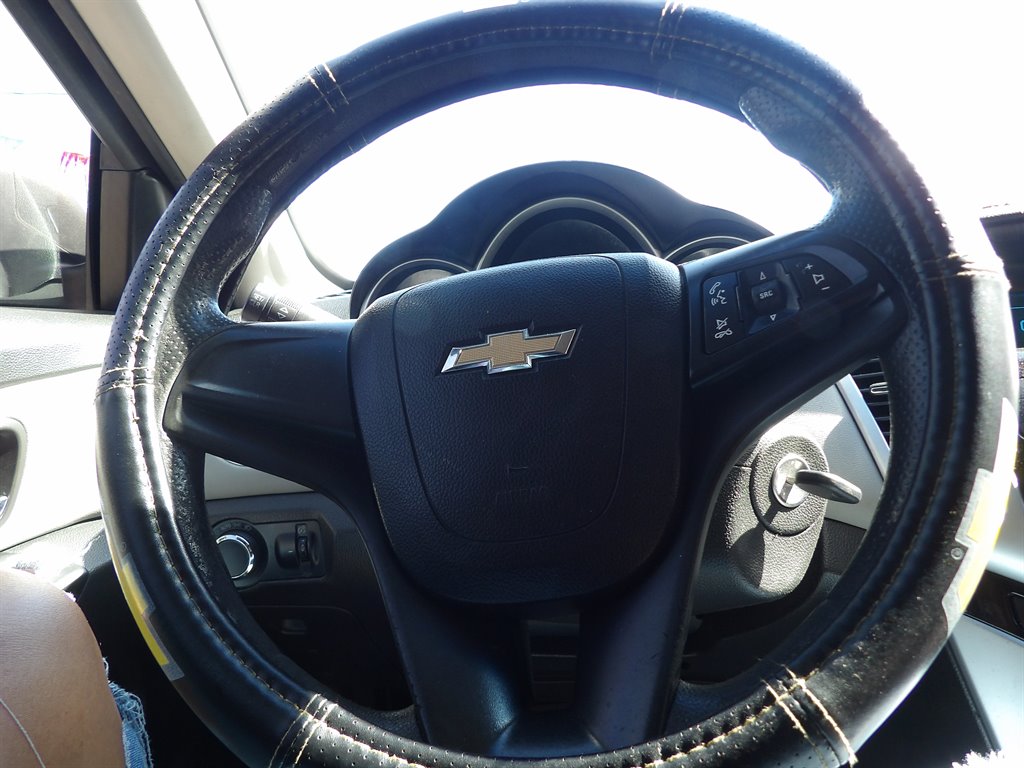 2013 Chevrolet Cruze - $3,000