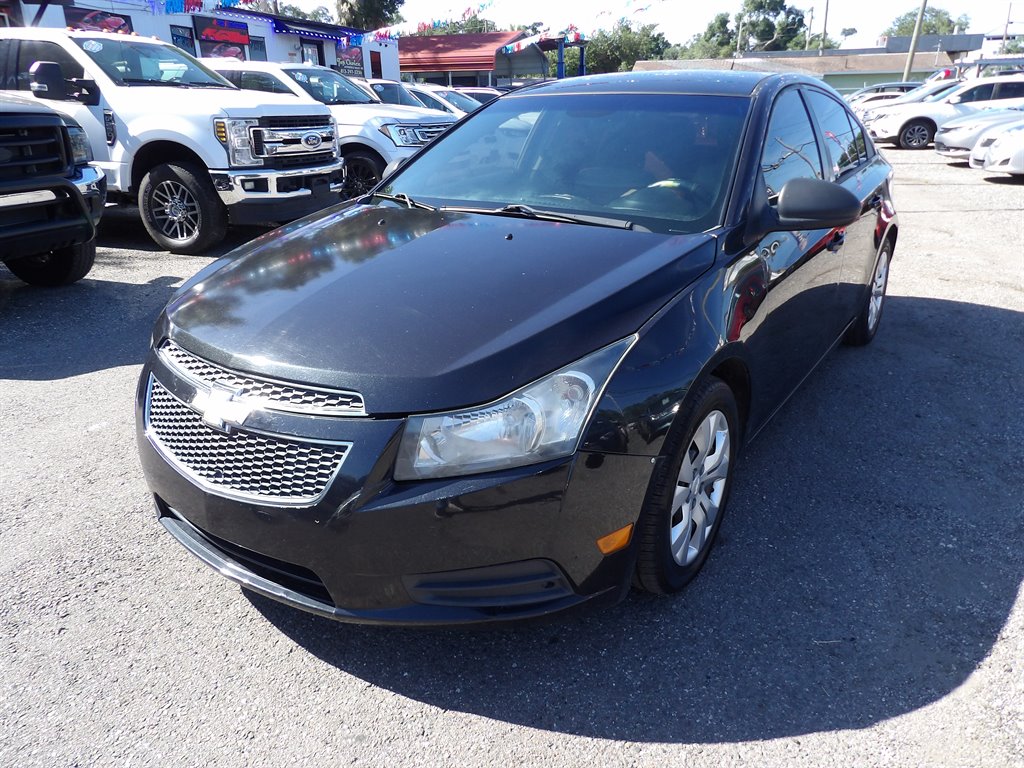 2013 Chevrolet Cruze - $3,000