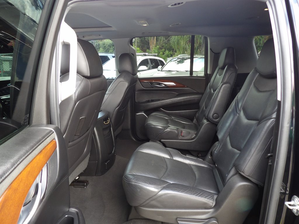 2019 Cadillac Escalade - $27,900