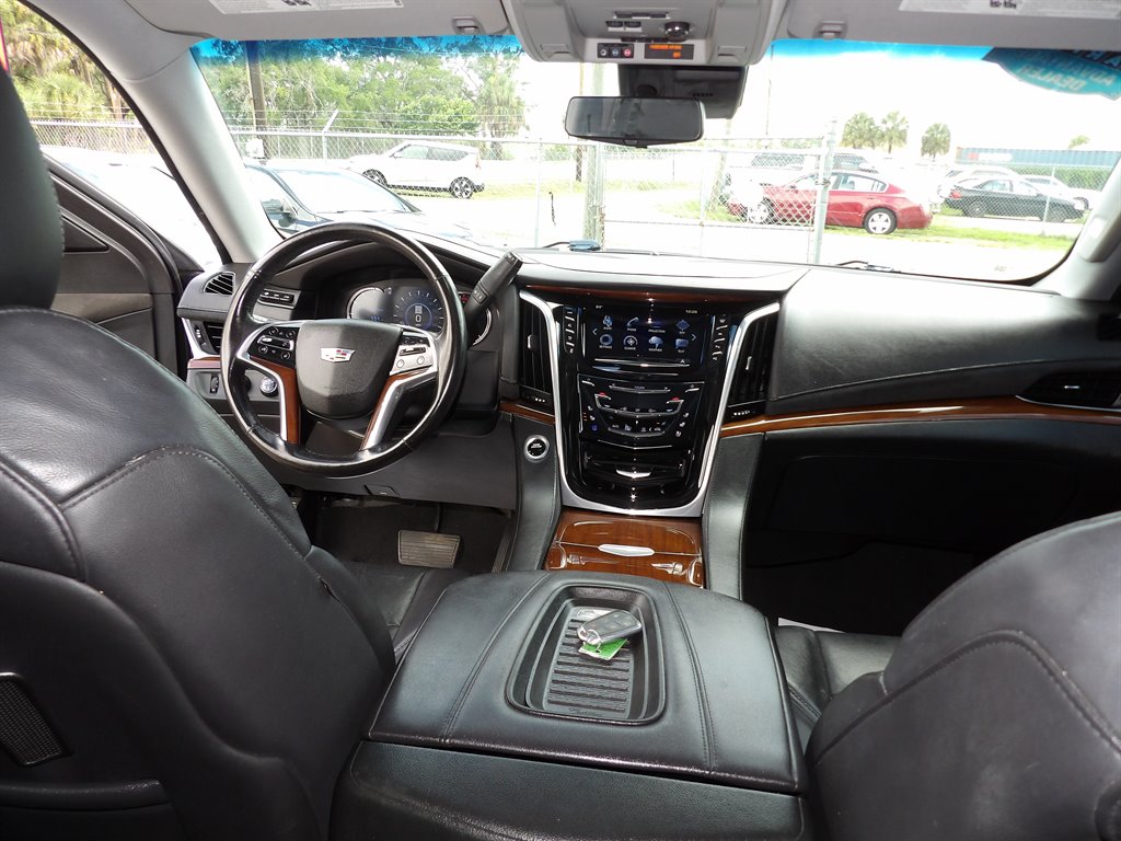 2019 Cadillac Escalade - $27,900