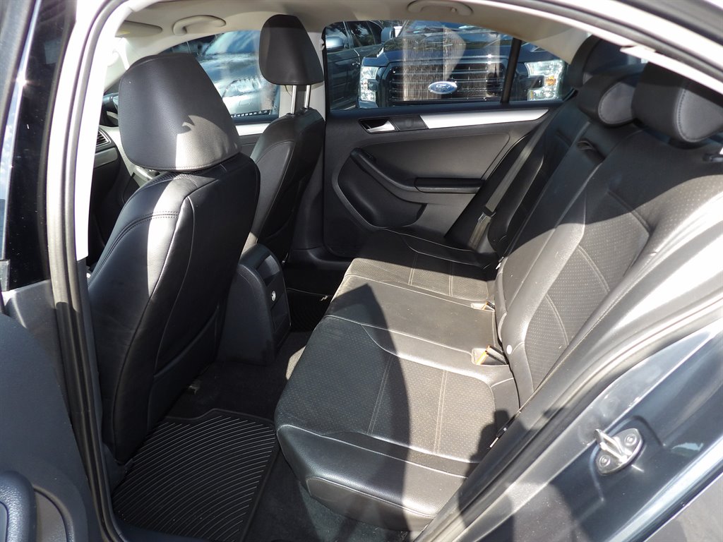2017 Volkswagen Jetta - $7,900