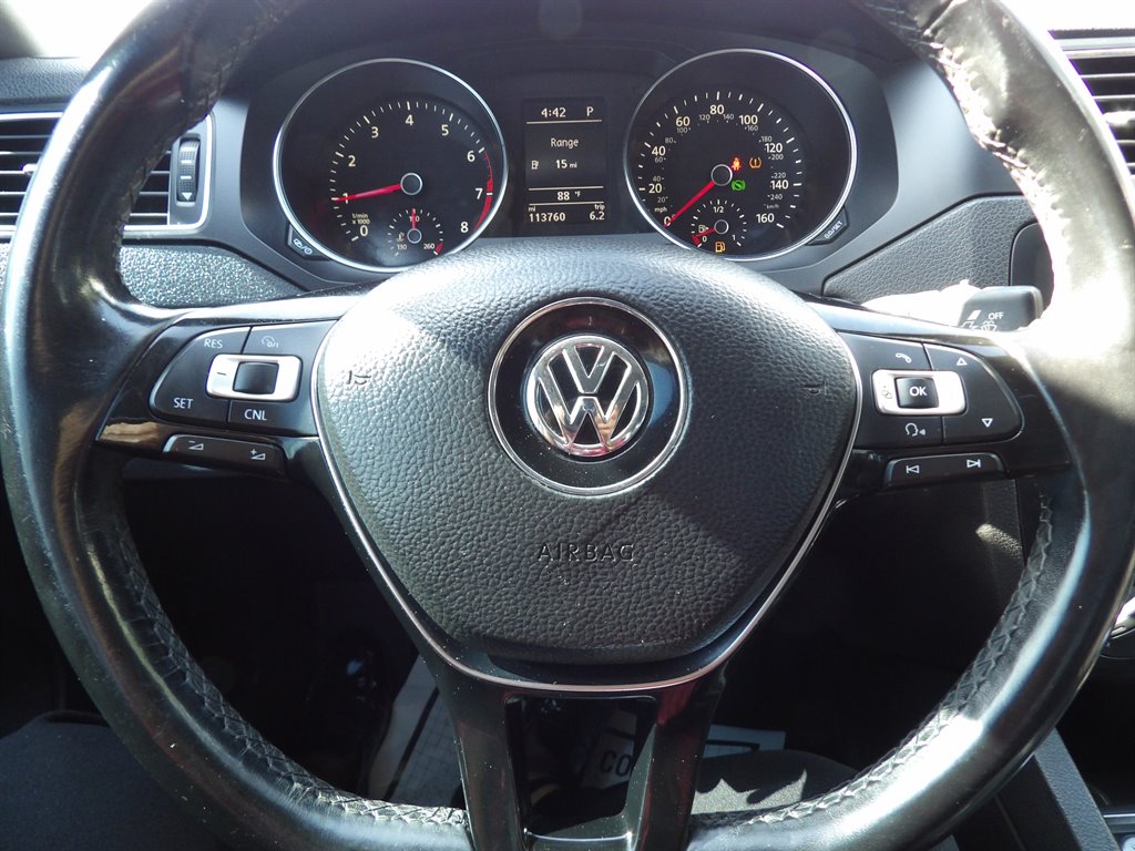 2017 Volkswagen Jetta - $7,900