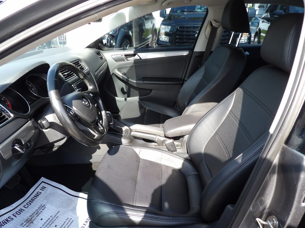 2017 Volkswagen Jetta - $7,900