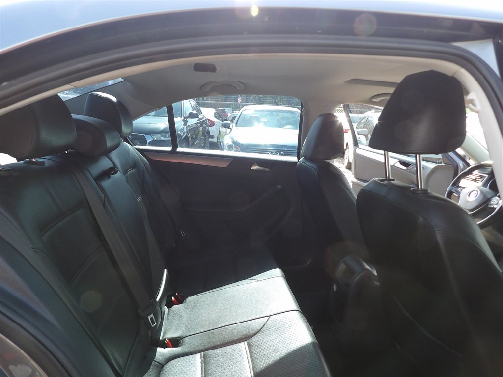 2017 Volkswagen Jetta - $7,900