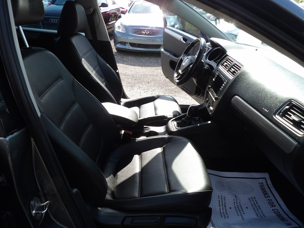 2017 Volkswagen Jetta - $7,900