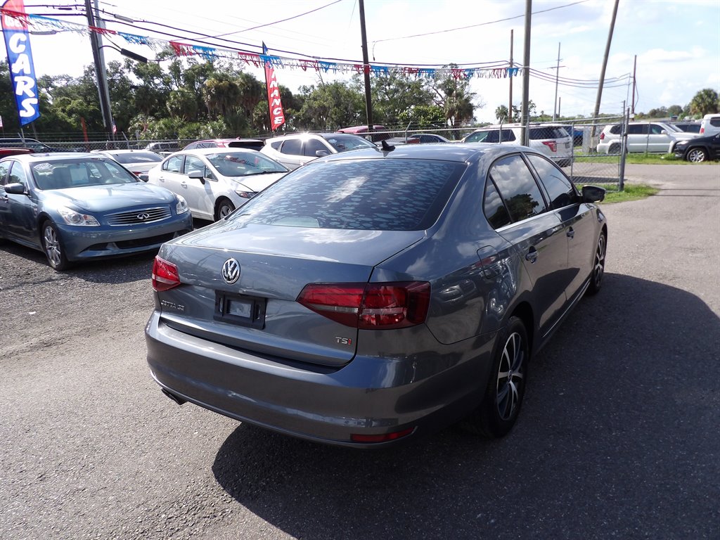 2017 Volkswagen Jetta - $7,900