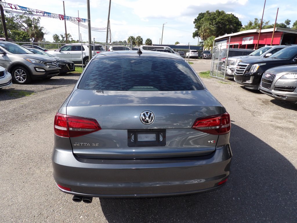 2017 Volkswagen Jetta - $7,900