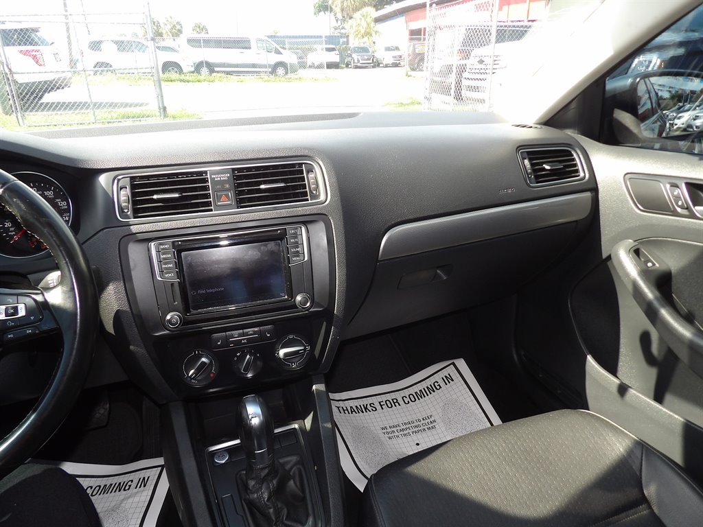 2017 Volkswagen Jetta - $7,900