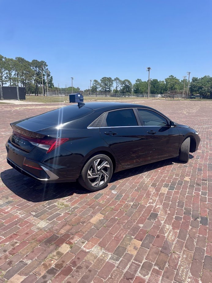 2025 Hyundai Elantra SEL Convenience photo 2