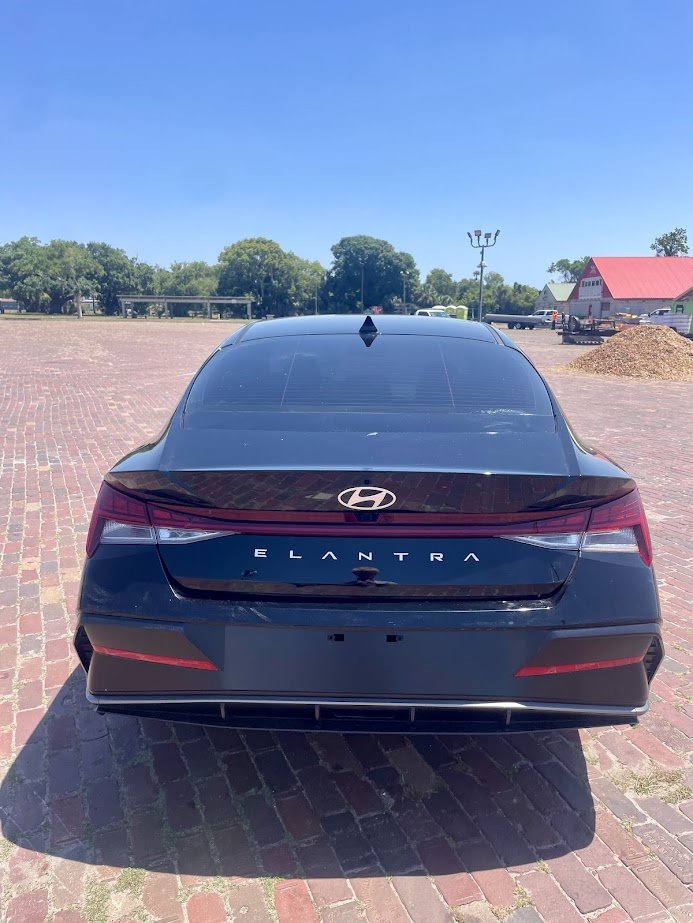 2025 Hyundai Elantra SEL Convenience photo 3