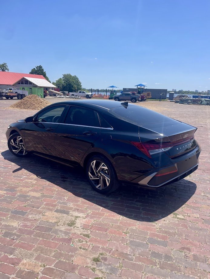 2025 Hyundai Elantra SEL Convenience photo 4