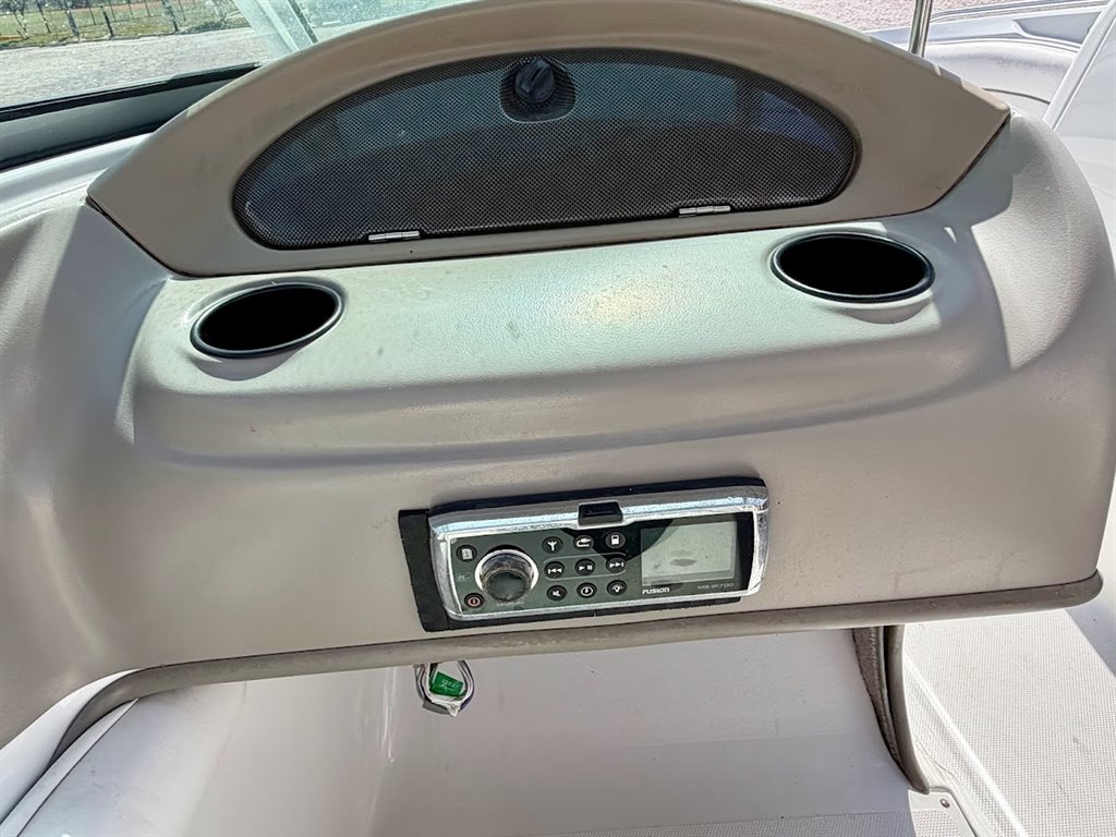 2005 Crownline 216 - $13,100