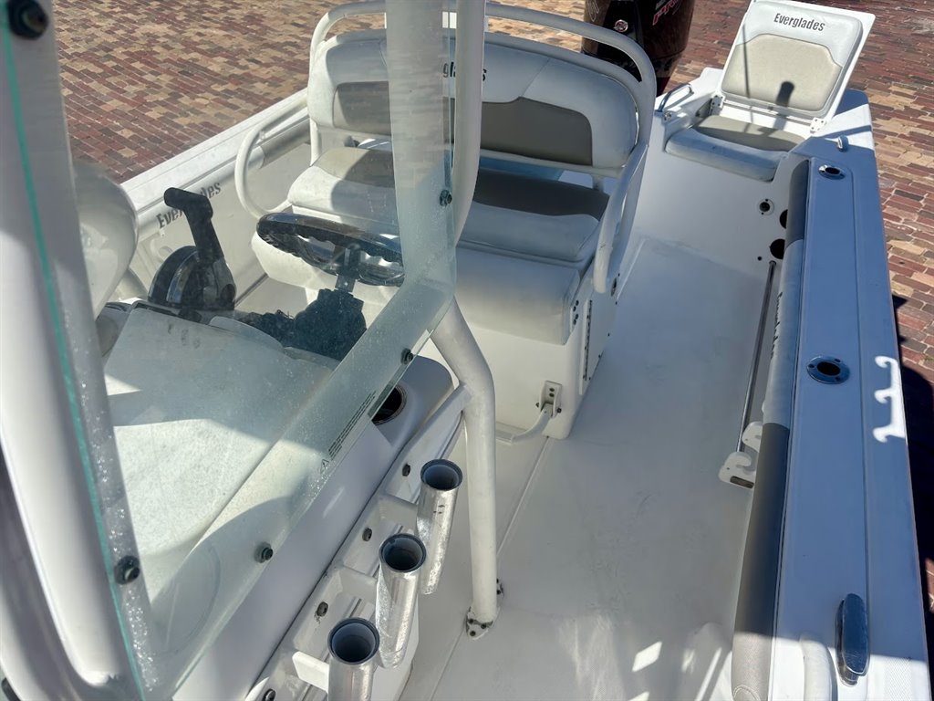 2008 EVERGLADES 211 CC - $49,995